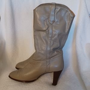 Vintage Heeled Mid-calf Leather Boot